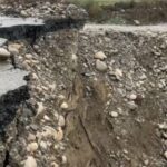 Ağsuda çay daşdı, üç kəndi rayon mərkəzinə bağlayan yolda təhlükəli vəziyyət yarandı – VİDEO