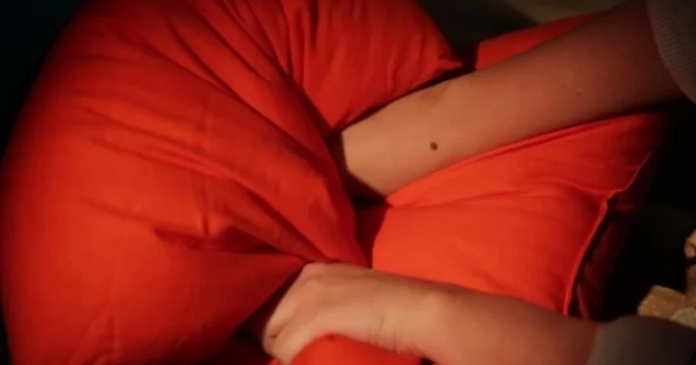 Qadını gəlini və qardaşı yastıqla boğaraq öldürüblər – Biləsuvardakı qətlin TƏFƏRRÜATI Qadını gəlini və qardaşı yastıqla boğaraq öldürüblər – Biləsuvardakı qətlin TƏFƏRRÜATI