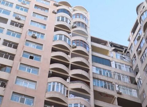 Bakıda 17 yaşlı qız 10-cu mərtəbədən yıxılıb öldü