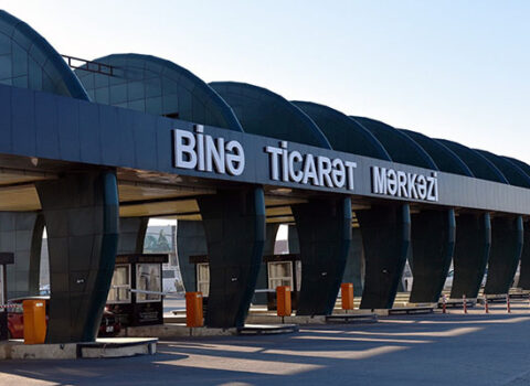 Binə TM-də elektrik dirəyi aşdı – Saatlardır işıq yanmır