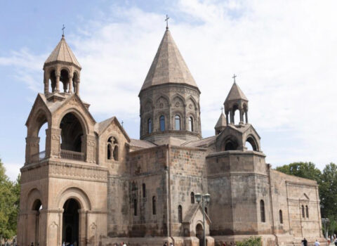 Eçmiədzində mitinq: saxlanılanlar var – YENİLƏNİB