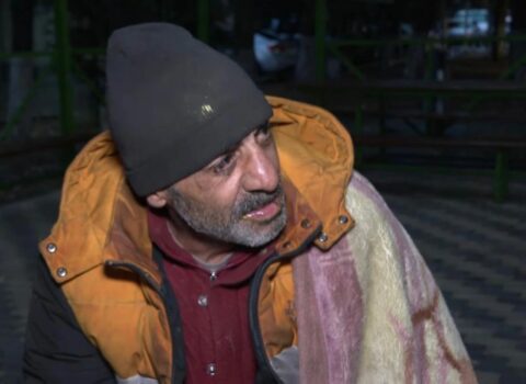 50 yaşlı kişi kirayə qaldığı evdən çıxarılıb: “Hava soyuqdur, üşüyürəm” – VİDEO
