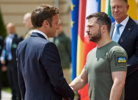 Makron Zelenskini BELƏ QARŞILADI – FOTO