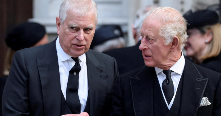 Şahzadə kral titullarından məhrum edildi Şahzadə kral titullarından məhrum edildi