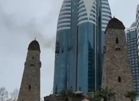 Ukrayna Qroznıda biznes mərkəzini vurdu