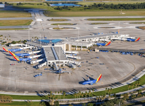 Sərnişin təyyarəsi hasara ÇIRPILDI