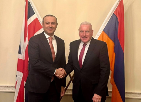 Qriqoryan Britaniya rəsmisi ilə sülhü MÜZAKİRƏ ETDİ