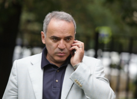 Kasparov barəsində qiyabi həbs qərarı verildi