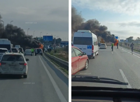 Saray postunun yaxınlığında avtobus yanır