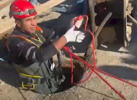 41 yaşlı kişi kanalizasiya quyusuna yıxıldı