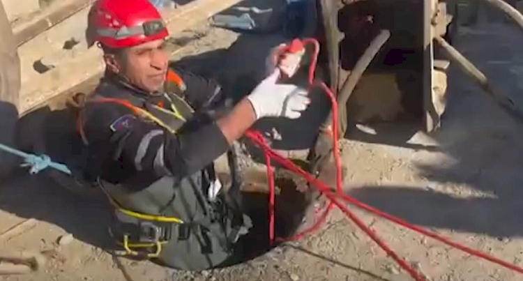 41 yaşlı kişi kanalizasiya quyusuna yıxıldı 41 yaşlı kişi kanalizasiya quyusuna yıxıldı