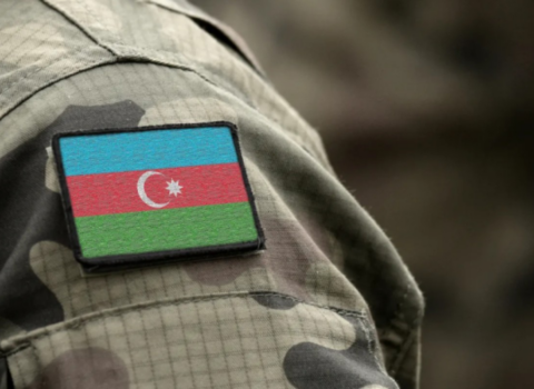 Hansı hallarda hərbi vəzifəlilərin maaşlarının saxlanılacağı dəqiqləşdi