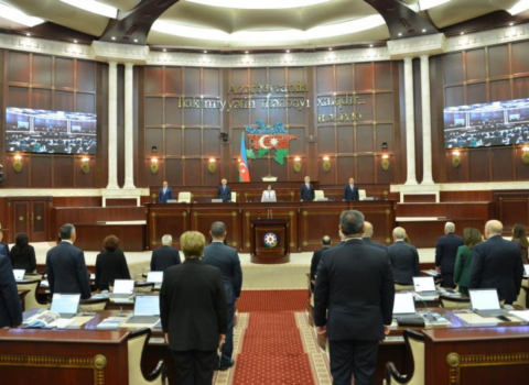 Deputatlar tətilə getdi