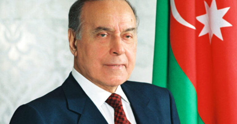 Ümummilli Lider Heydər Əliyevin anım günüdür Ümummilli Lider Heydər Əliyevin anım günüdür