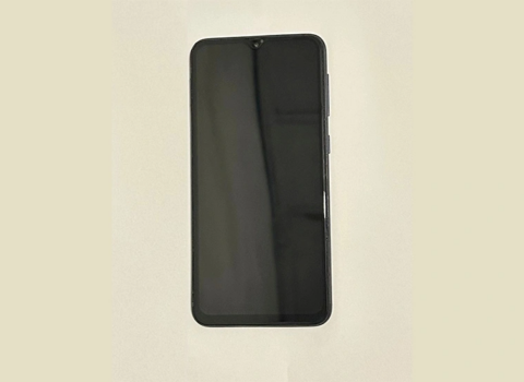 Ana həbsdə olan oğluna telefon ötürməyə cəhd etdi