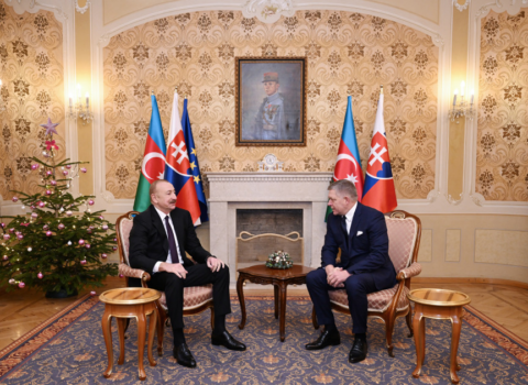 Prezident İlham Əliyevin Slovakiyanın Baş naziri ilə təkbətək görüşü oldu