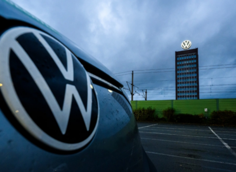 “Volkswagen” Almaniyada zavodunu bağlayacaq