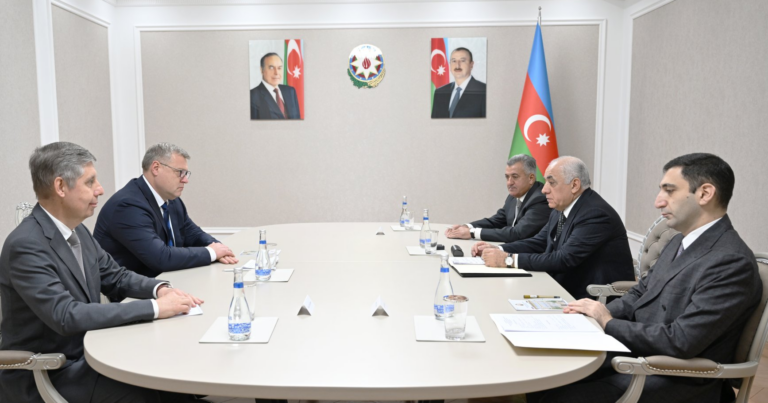 Əli Əsədov Həştərxan vilayətinin qubernatoru ilə görüşdü Əli Əsədov Həştərxan vilayətinin qubernatoru ilə görüşdü