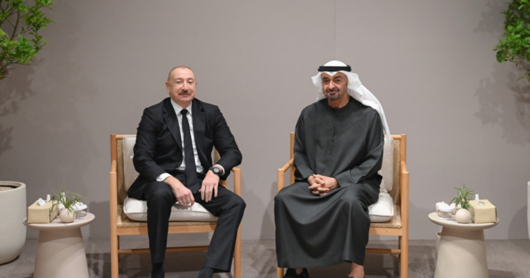 İlham Əliyevin Birləşmiş Ərəb Əmirliklərinin Prezidenti ilə görüşü oldu İlham Əliyevin Birləşmiş Ərəb Əmirliklərinin Prezidenti ilə görüşü oldu