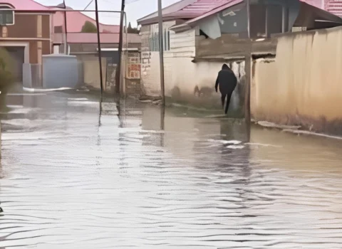 Bakıda leysan: Qəsəbələri su basdı, azyaşlı yaralandı