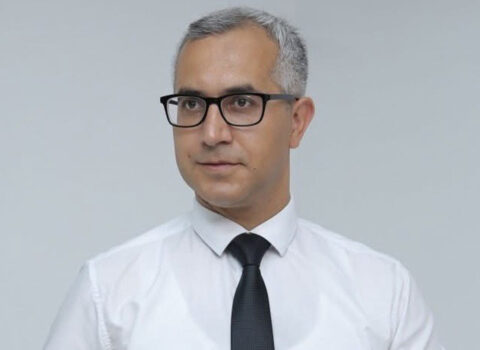 Kamran Əsədova cinayət işi açıldı – Abituriyentlərə cavabları belə ötürürmüş