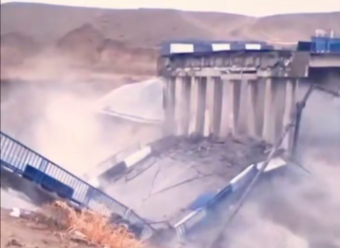 Qazaxıstanda körpü çökdü – VİDEO