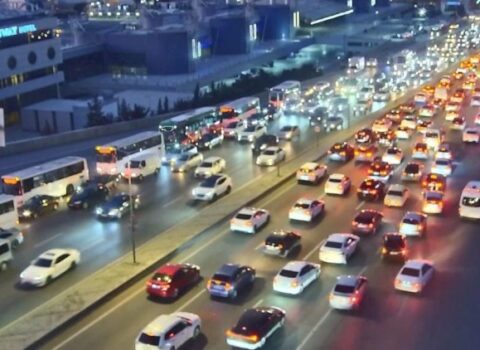 Paytaxtın bəzi küçələrində sıxlıq müşahidə olunur – SİYAHI