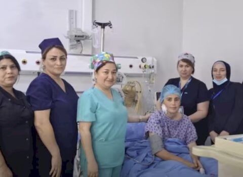 Əməliyyat olunan 6 uşaq anasının ürəyi dayandı – Bir saat sonra həyata qaytarıldı – ANBAAN VİDEO