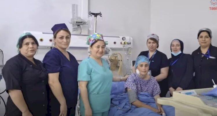 Əməliyyat olunan 6 uşaq anasının ürəyi dayandı – Bir saat sonra həyata qaytarıldı – ANBAAN VİDEO