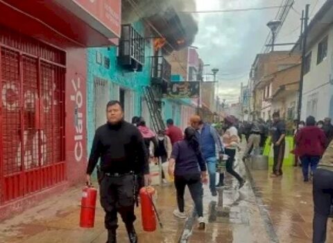 Yanğında 10 tələbə öldü