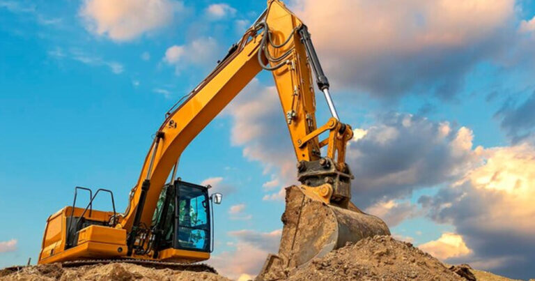 Məşhur universitetdə söküntü işləri başlayır Məşhur universitetdə söküntü işləri başlayır