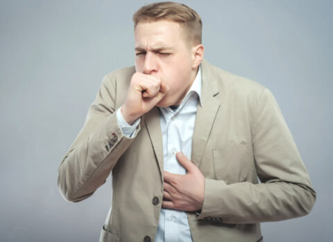 Öskürərkən qabırğalarınızı sındıra bilərsiniz – Həkimdən XƏBƏRDARLIQ