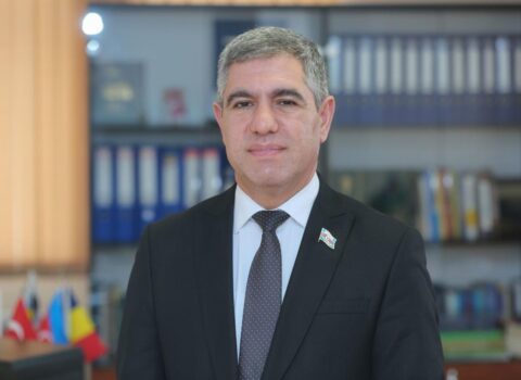 Deputat müəllim kimi işləməyə başladı