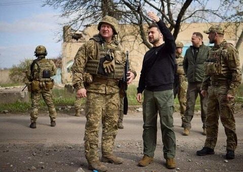 Zelenski Putinin “ələ keçirmişik” dediyi şəhərə getdi – VİDEO