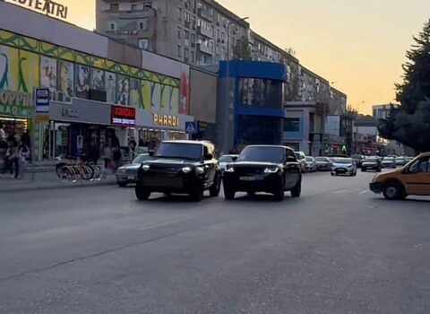 “450 manat ver, ürəyin istəyən kimi avtoxuliqanlıq et” – “Rent a car”ın reklamı