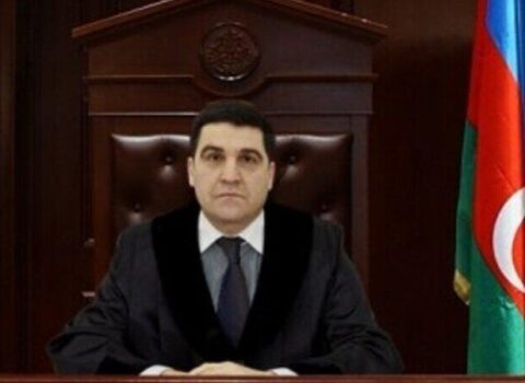Məhkəmə sədrinin oğlu arvadını uşağının gözü qarşısında bıçaqlayıb – Təfərrüat (YENİLƏNİB)