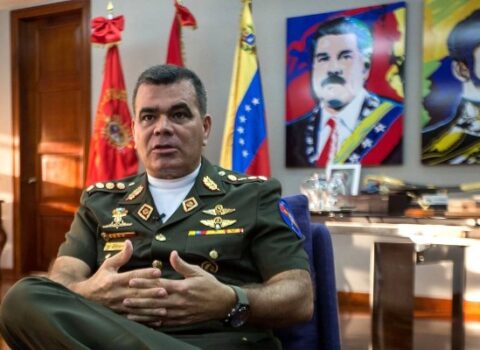 Müdafiə naziri ölüm xəbərini belə təkzib etdi