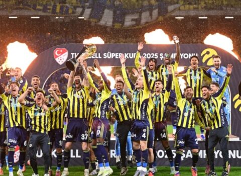 “Fənərbağça” futbolçularına 1,5 milyon avro mükafat verdi