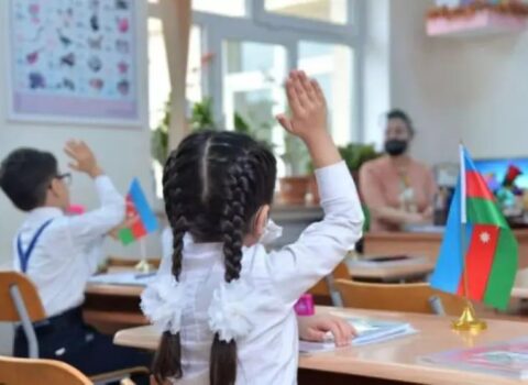 Bakıda məşhur lisey rus bölməsinə qəbulu dayandırdı