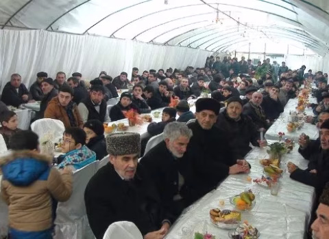 Azərbaycanda yas mərasimində kabab verildi – Narazılıq YARANDI
