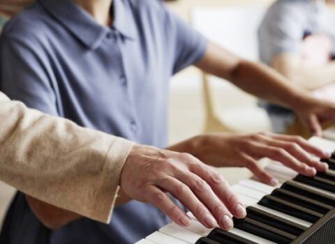 Uyğunsuz görüntüləri yayılan müəllim işdən çıxarıldı