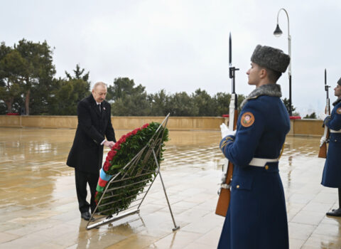 Prezident İlham Əliyev 20 Yanvar şəhidlərinin xatirəsini yad edib
