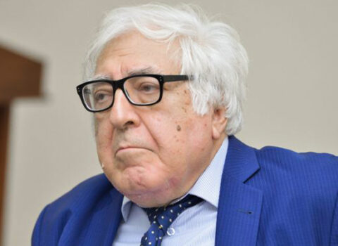 “Hər şeyi qoparmaq istəyirlər, ildə 15 manat verməyə qıymırlar” – Anar