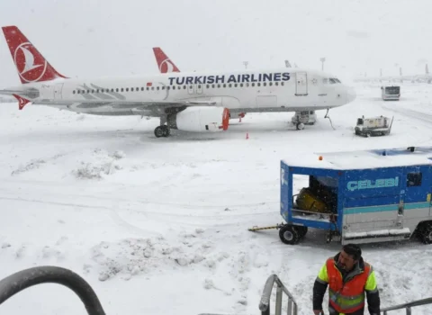 İstanbulda uçuşlar ləğv edildi