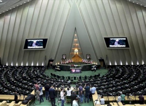 İran parlamenti büdcəni düzəlişlə təsdiqlədi
