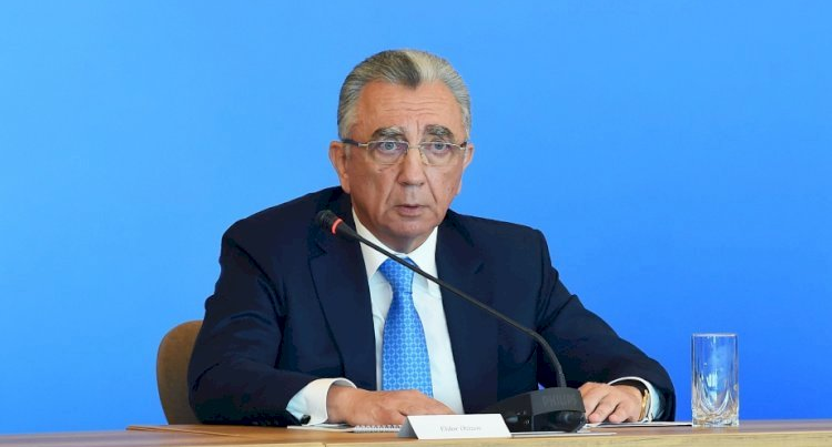 Eldar Əzizov rəisi işdən çıxardı