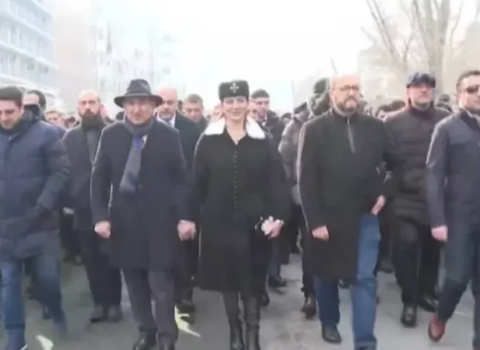Nikol Paşinyan İrəvanda komandası ilə “dini yürüş” etdi