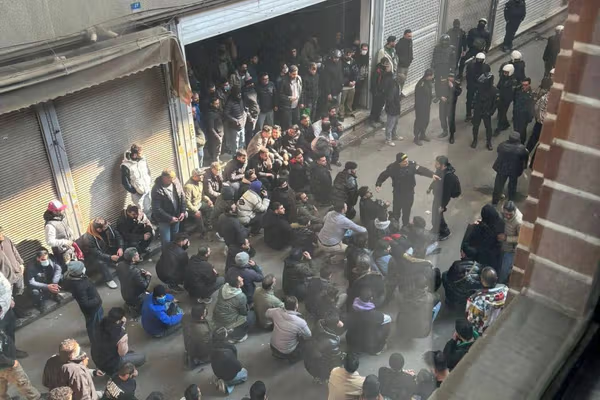 İrandan dəhşətli kadrlar: Qan içində olan kişinin görüntüsü ürəkləri dağladı – FOTO