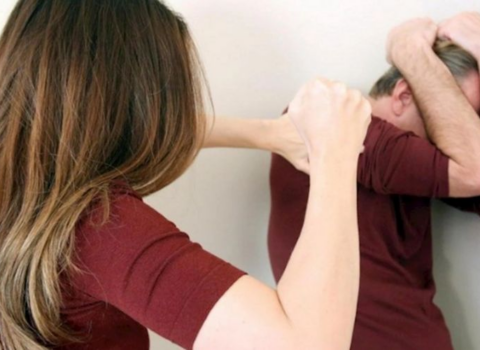 Qardaşına xəsarət yetirən qadınla bağlı hökm dəyişdirildi