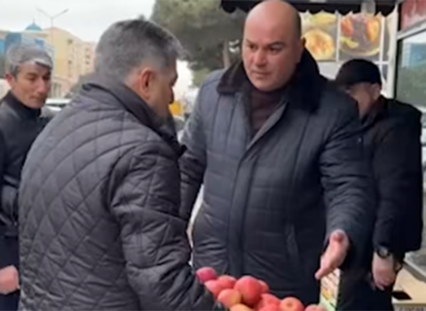 Hamı ondan danışır – O isə “nə baş verib?” soruşur…